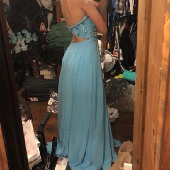 Size 2 baby blue prom dress - Picture 2 of 3